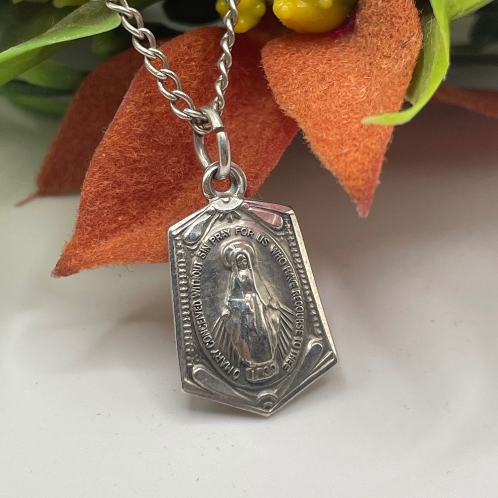 Creed Sterling Silver Miraculous Medal Hexagon Pendant Necklace 18.5 Inch Chain